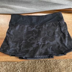 Lululemon Pace Rival Mid-Rise Skirt Heritage 365 Camo Deep Coal Multi/Black 8